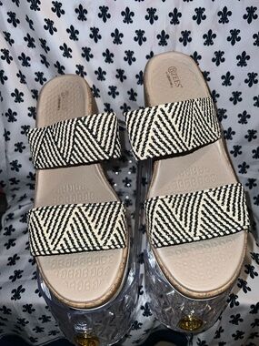 Women’s Beige Slide Sandals with Black Chevron Straps